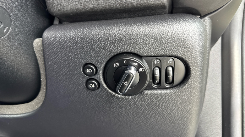 MINI Hatchback 1.5 Cooper Classic II 3dr Petrol Hatchback